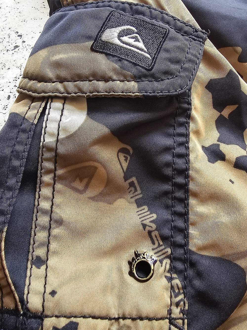 Vintage Quiksilver Men's Camo Cargo Board Shorts - Brown/Black - Picture 8 of 12
